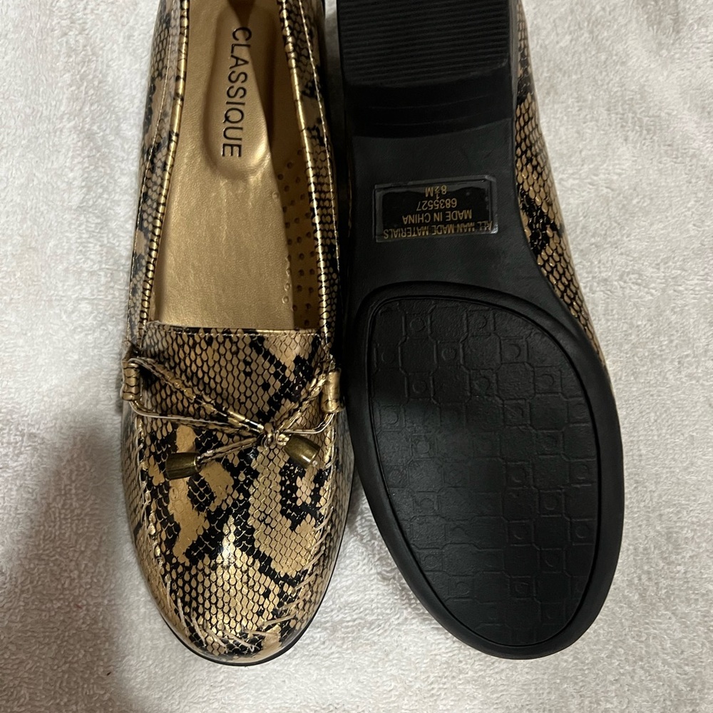 Women Shoes - Picture 3 of 5